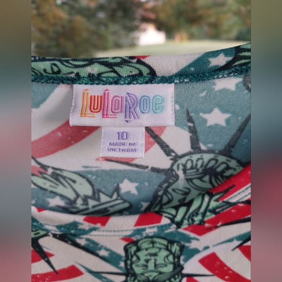 LulaRoe Girls Scarlett dress Size 10. Patriotic pattern. NWT. - Picture 4 of 6
